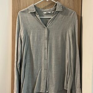 uniqlo button down